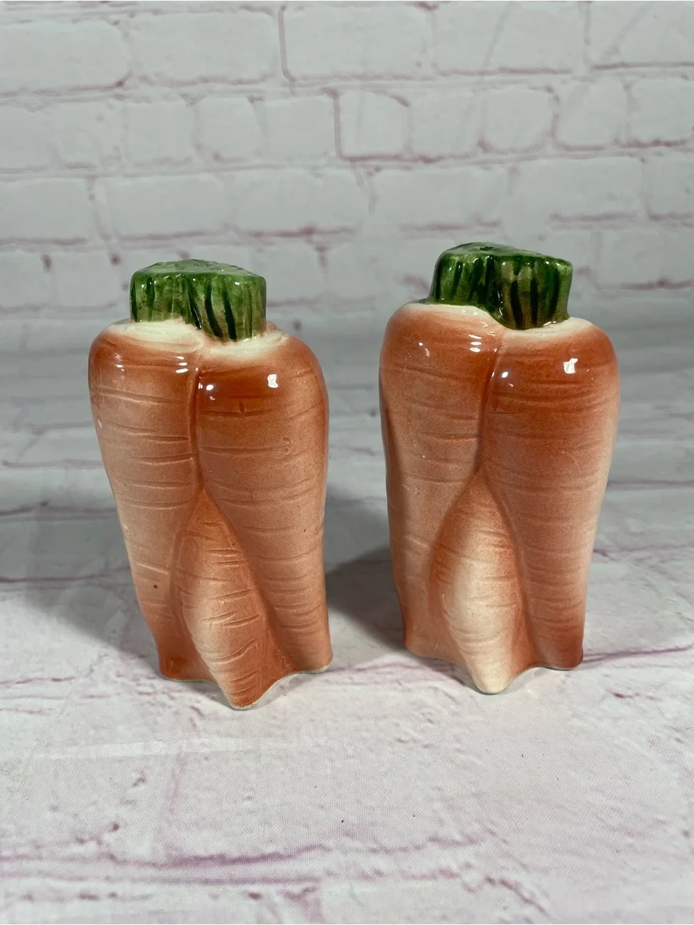 Vintage Hand Painted Carrot Bunch Ceramic Salt and Pepper Shaker Pair